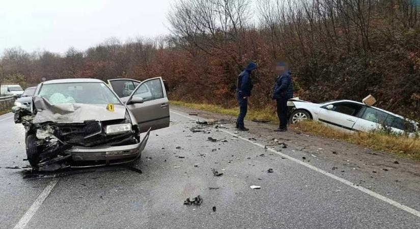Két személyautó ütközött Beregszász térségében: négyen megsérültek