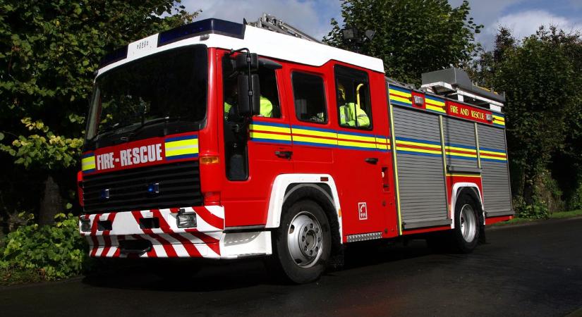 Árokba hajtott egy autó Baja közelében