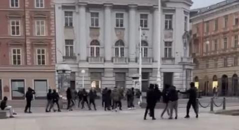 Videón, ahogy fiatalok támadtak meg véletlenszerűen kiválasztott járókelőket Zágrábban