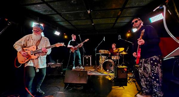 A “mit” és a “hogyan” együttes jelenléte, mint varázslat - Mohai Tamás-Nagy Ádám Duó koncertbeszámoló - 2025.11.06., Gödör