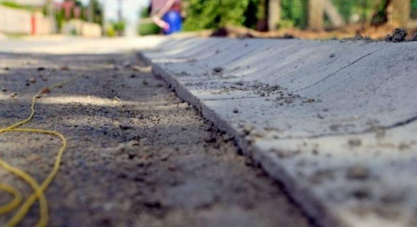 Bejelentették: indul a járdafelújítás Tiszaigaron