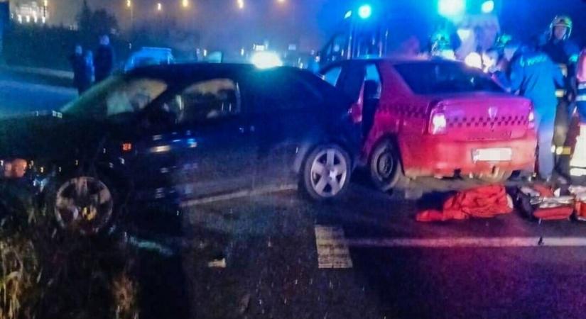 Több sérültje is van egy háromautós karambolnak