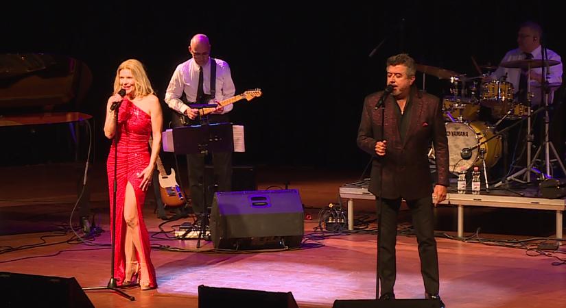 Teltház a Filharmónia előadásán