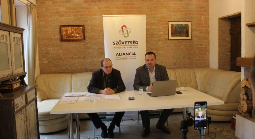 Támadások kereszttüzében a magyar képviselő – vezetőváltás a múzeumban, átalakulás előtt a megyei programok