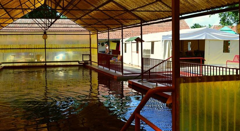 Újranyitott ez a kis retrós termálfürdő az Alföldön, de csak egy hónapra