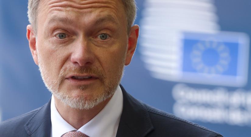 A korábbi szabad demokrata pártelnök átautózik az üzleti világba Németországban