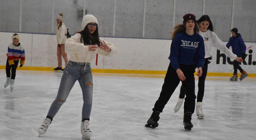 Kinyit az egyik legnépszerűbb jégpálya, első nap nem is akármit kínál