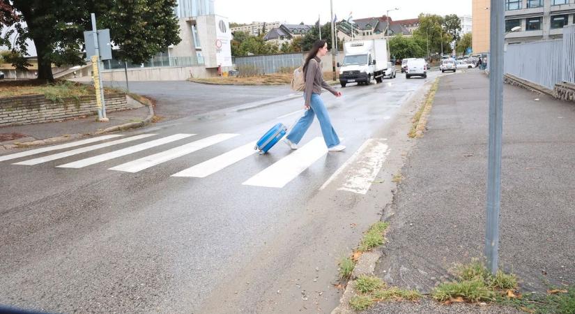Gyorsan sétálsz? Hihetetlen, de sebességkorlátozást vezetnek be a járdákra
