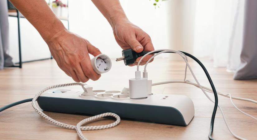 8 dolog, amit soha ne dugj elosztóba – Figyelmeztetnek a villanyszerelők