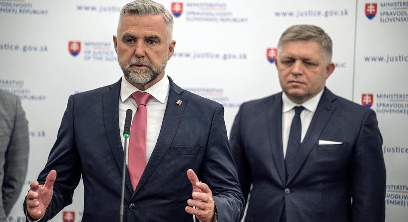 A Smer szerint a PS a fiatalokat használja fel a politikai harcban és gyűlöletet terjeszt