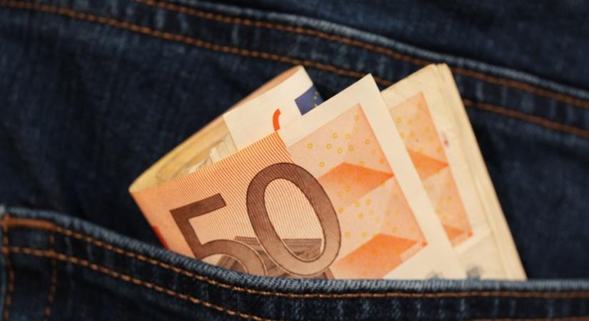Egyszeri állami támogatást kaphat 600 és 1300 euró között