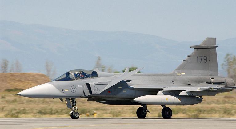 Kényszerleszállást hajtott végre egy vadászgép Ferihegyen