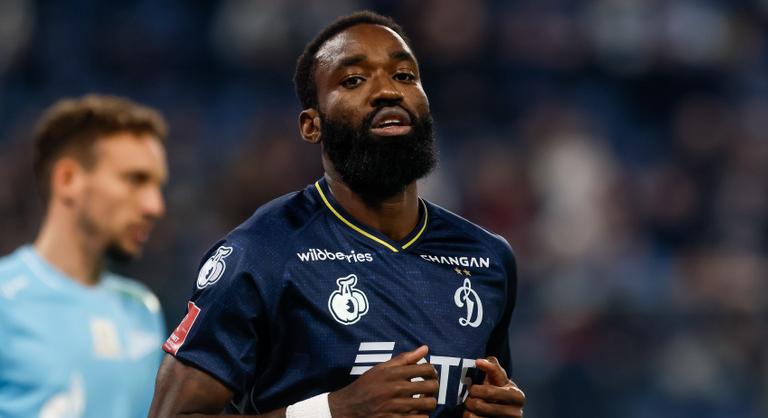 Videón a pillanat, ahogy menyasszonya rajtakapja szeretőjével a futballsztárt