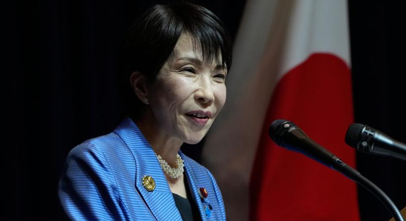 A japán miniszterelnök visszatéríti fizetésének 30 százalékát, holott már most is kevesebbet keres Ficónál