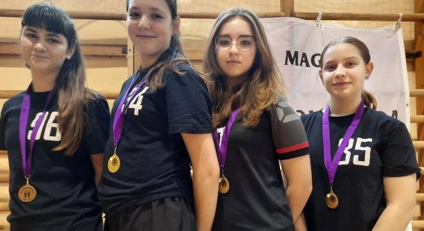 Dunaújvárosi éremeső Szederkényben