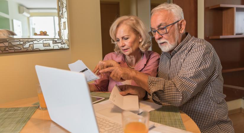 A 14. havi nyugdíj helyett vegyes indexálás kellene? Mit mutatnak a számítások?