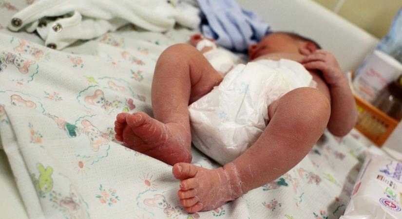 Ellopott egy csecsemőt egy nő Budapesten