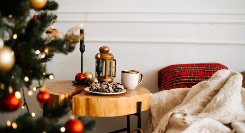 Ez a 3 színvilág uralja idén a karácsonyi otthon dekorációkat