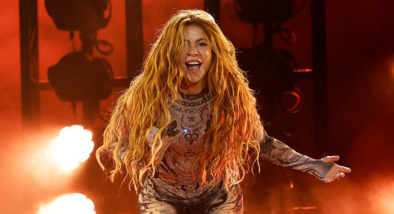 Shakira fittyet hányt balesetére, és folytatta a koncertet, mintha mi sem történt volna