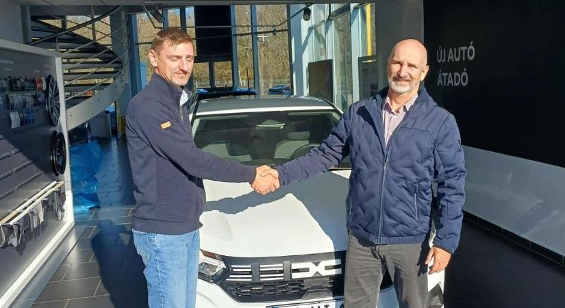Mutatjuk, milyen autót kapott Kajárpéc