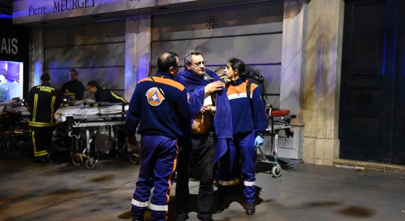 „Én is golyót kaptam a karomba, de életben maradtam” – interjú Daniel Psennyvel, a Bataclan-mészárlás krónikásával