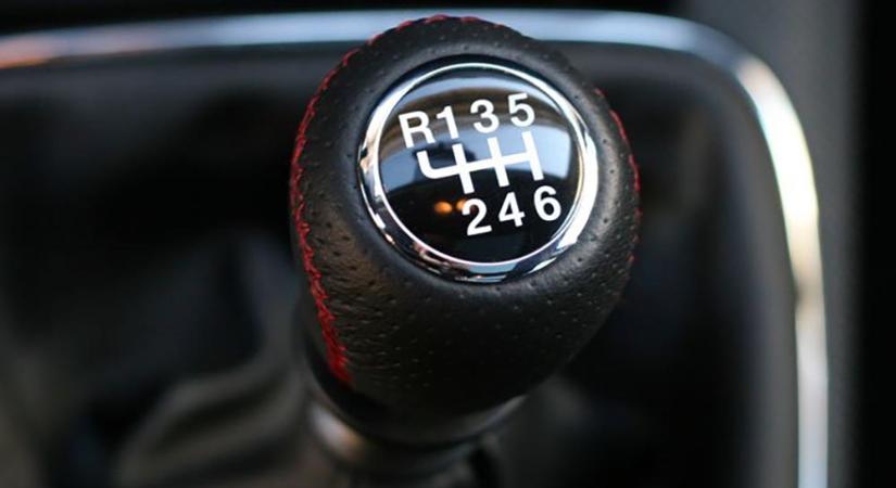 Három emelet magasról lökte ki az Audit egy automata parkolóház