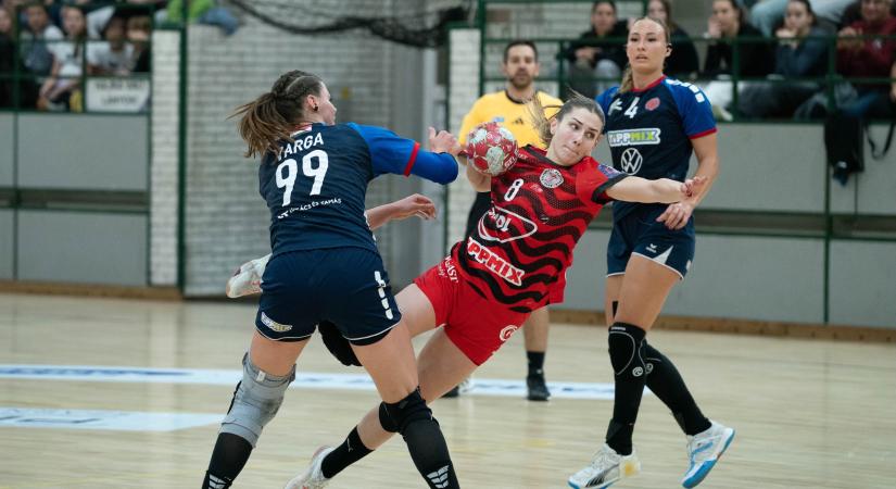 Ikszelt a MOL Esztergom Vácon