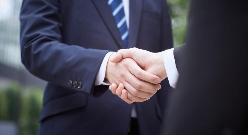 „Kezet fogtak rá” – Szijjártó Péter megerősítette: a Trump–Orbán alku erősebb, mint a papír