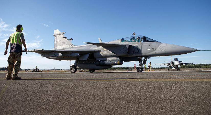 Kényszerleszállást hajtott vége az egyik magyar Gripen