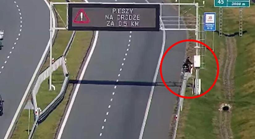 Még szundizni is lehevert a gyorsforgalmi úton tekerő bringás