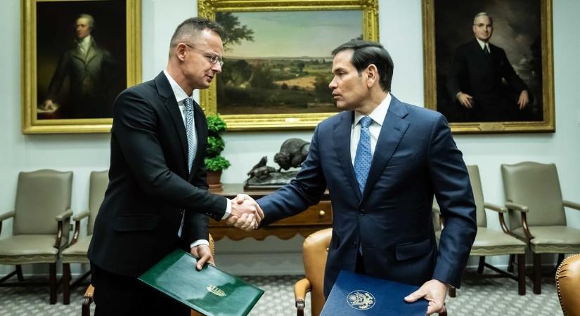 Szijjártót még nem értesítették az amerikai külügyminiszter kijelentéséről, továbbra is állítja, hogy nem egy évre kaptuk a szankciómentességet