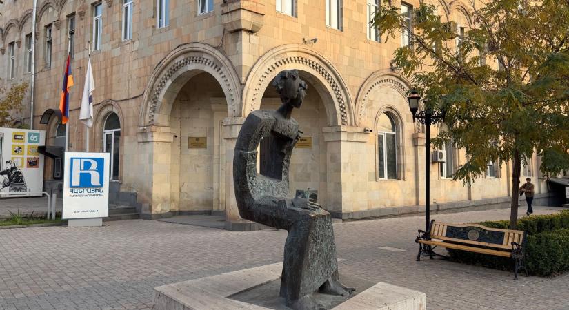 Jelentés a jereváni rádió elől