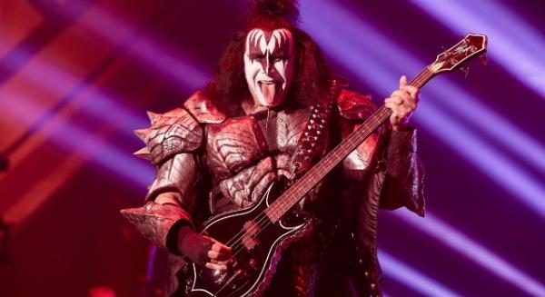 Gene Simmons: "a süteményevés a legélvezetesebb dolog, amit gatyában is lehet csinálni"