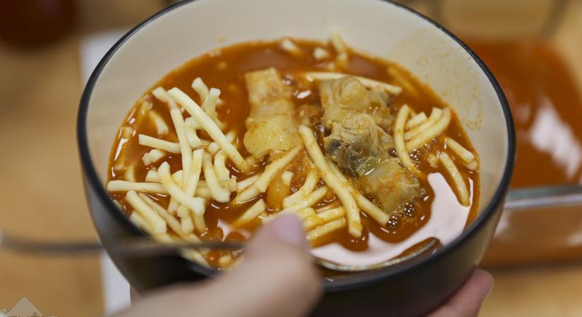 Halászlé-kóstolóval indult a reggel a GyőrPlusz Rádióban