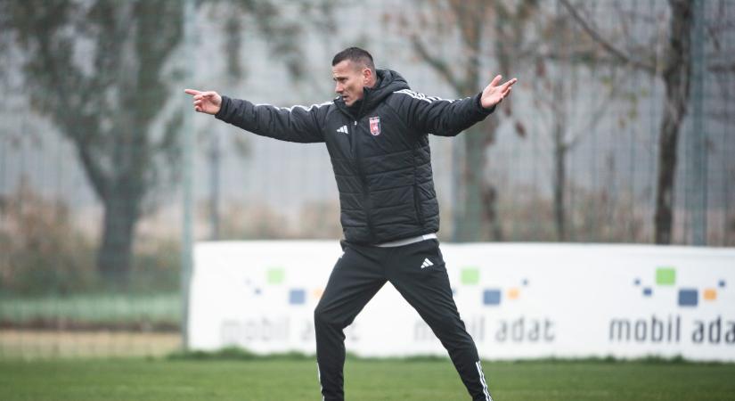 Pető már első nyilatkozatában belengette a "nagytakarítást": "Minőségi edzést 30 játékossal nehéz kitalálni"