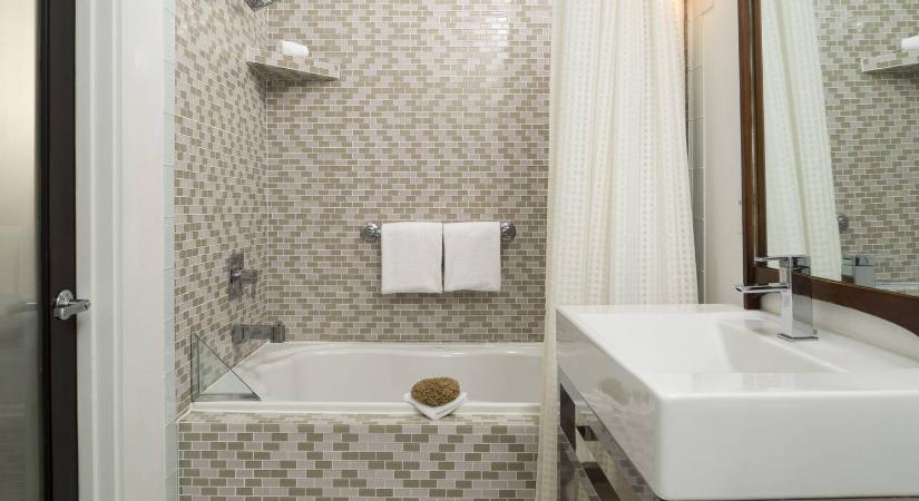 Ez az ártalmatlannak hitt fürdőszobai szokás akár rákot is okozhat