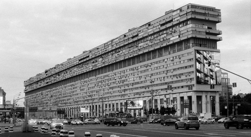 Atomreaktornak tervezték, óceánjáró lett belőle – ez Moszkva egyik legbrutálisabb lakóháza