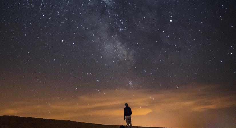 Hétfő éjjel tetőzik a Leonidák meteorraj, amikor is óránként tizenöt hullócsillag is feltűnhet az égbolton
