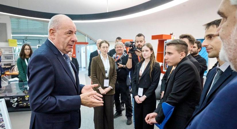 Az ELI-ALPS-ban járt a köztársasági elnök: „A jövő itt születik” (galériával)