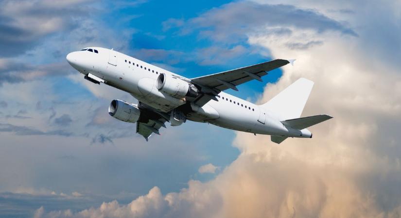 Kecskemét felett küzdöttek egy utas életéért, a reptéren is folytatódott a dráma