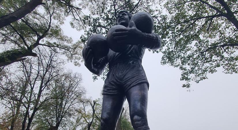 Szobrot állítottak Szemlakon a „sevillai hősnek”