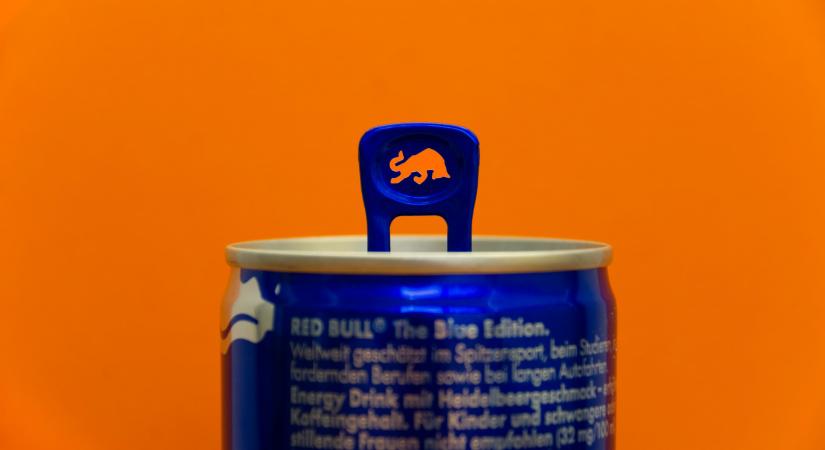 Vizsgálja az Európai Bizottság, hogy a Red Bull bekavart-e a tisztességes versenybe az energiaitalpiacon