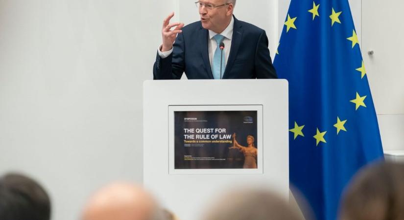 Kiosztotta Orbánt az Európai Unió Bíróságának elnöke