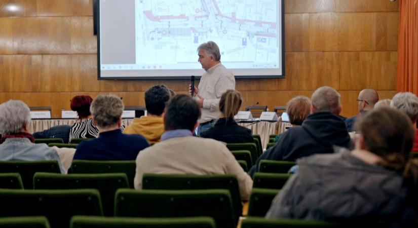 A Hajnal utca felújítása volt a téma a fórumon
