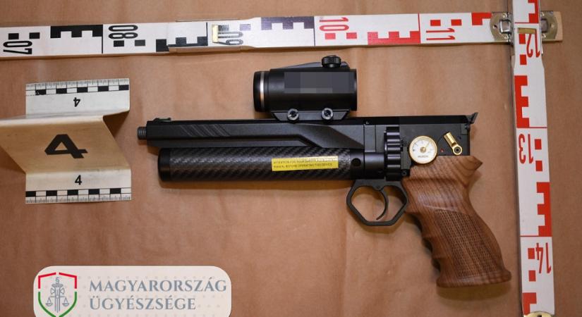 Engedély nélkül tartott engedélyköteles légfegyvereket