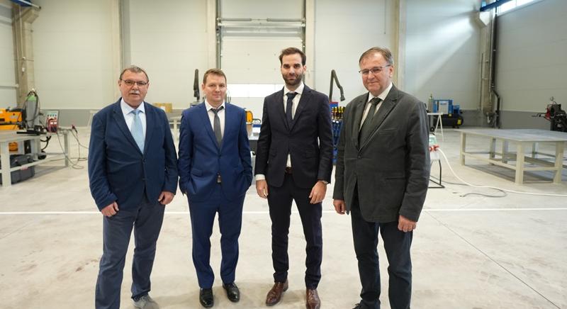 Eljött a generációváltás és a külföldi expanzió ideje