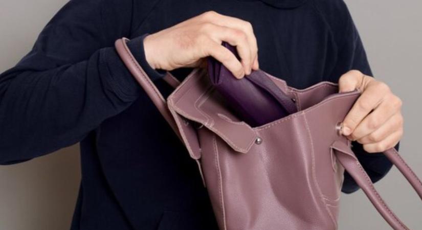 A Búza térnél rabolták ki idős áldozatukat