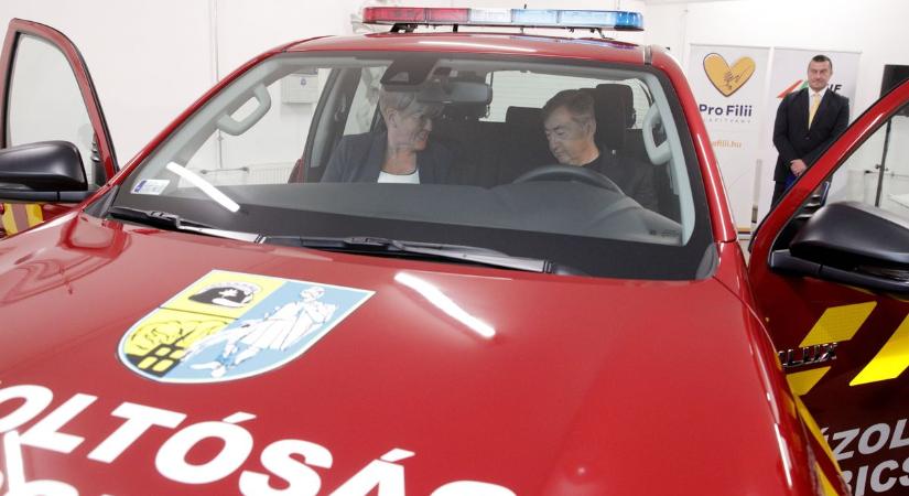 Adomány: Különleges, életmentő járművel bővült a bicskei tűzoltóság