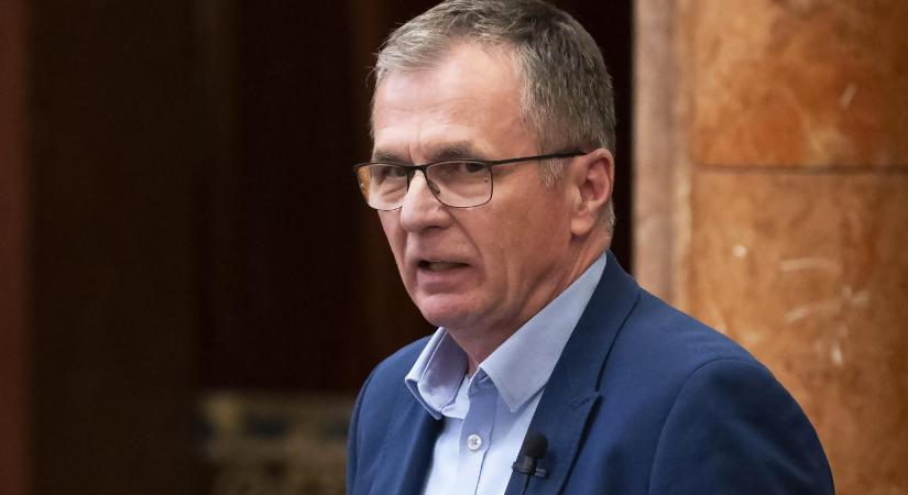 Tagadta a fideszes politikus, hogy kormányellenes tartalmai miatt lépett volna fel a rendőrség ByeAlex ellen