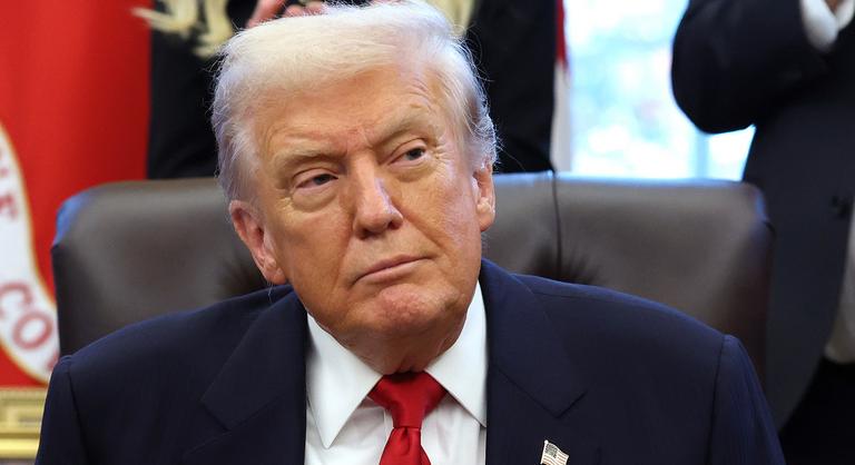 Donald Trump befújta parfümmel Szíria elnökét, majd megkérdezte, hány felesége van